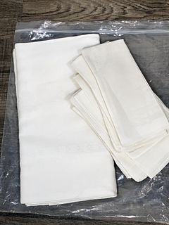VINTAGE IVORY TABLECLOTH WITH MATCHING NAPKINS
