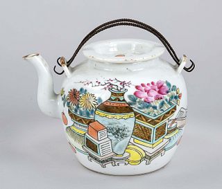 Teapot famille rose ''Treasures of