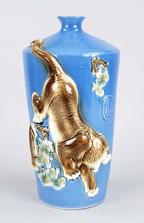 Tiger vase, China, 20th c., porcela
