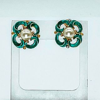 Art Nouveau Green and Gold With Pearl Bead Clip On Earrings