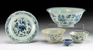 5 Chinese Ming / Vietnamese Blue-on-White Bowls