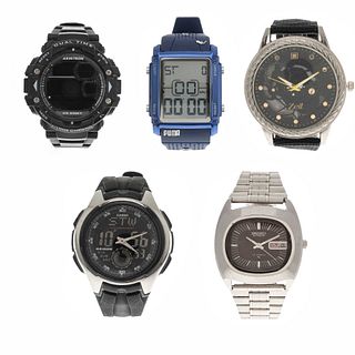 Lote de cinco relojes Armitron, Seiko, Puma, Zeit y Casio. Movimiento de cuarzo y automático. Requieren servicio.