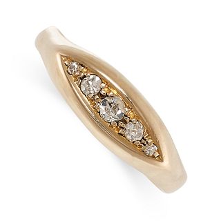 NO RESERVE - AN ANTIQUE DIAMOND RING in 18ct yellow gold, set with a row of old cut diamonds, par...