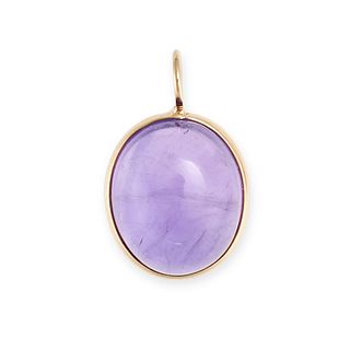 AN AMETHYST PENDANT in 14ct yellow gold, set with an oval cabochon cut amethyst of 6.10 carats, 1...