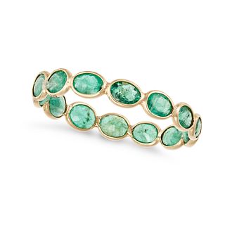 AN EMERALD ETERNITY BAND RING in 14ct yellow gold, set with fourteen oval cut emeralds, stamped 1...