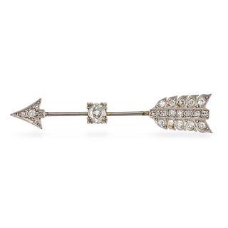 A DIAMOND ARROW BROOCH in yellow and white gold, set with an old cut diamond of approximately 0.5...