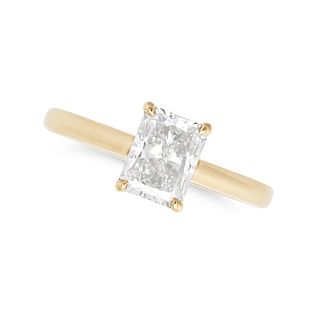 A SOLITAIRE DIAMOND RING in 18ct yellow gold, set with a radiant cut diamond of 1.01 carats, full...