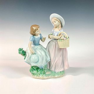 Girlfriends 1006949 - Lladro Porcelain Figurine