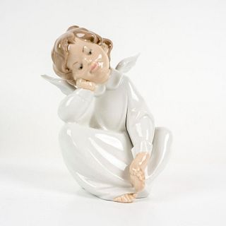Cherub Dreaming 4961 - Lladro Porcelain Figurine