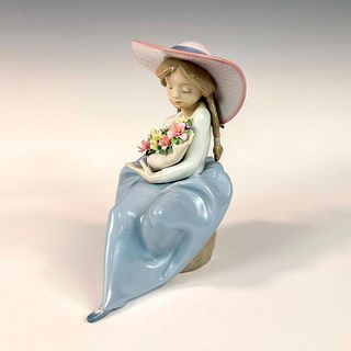 Fragrant Bouquet 1005862 - Lladro Porcelain Figurine