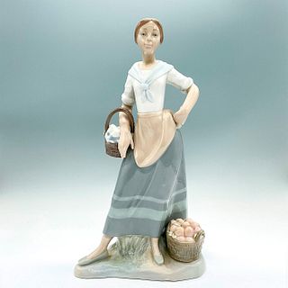 Zaphir Porcelain Figurine, Standing lady