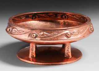 English Arts & Crafts Hammered Copper Centerpiece Bowl c1900