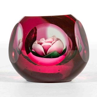 FRANCIS WHITTEMORE (AMERICAN 1921-2020) CRIMP ROSE OVERLAY STUDIO ART GLASS MINIATURE PAPERWEIGHT