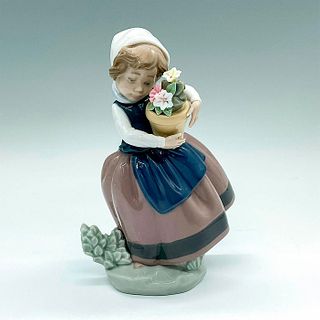 Spring Is Here 1005223 - Lladro Porcelain Figurine