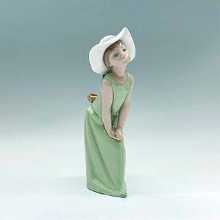 Curious 1005009 - Lladro Porcelain Figurine
