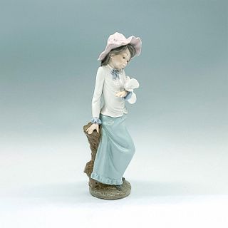 Girl Holding Dove 2010320 - Nao By Lladro Porcelain Figurine