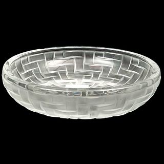 CENTRO DE MESA FRANCIA SIGLO XX Elaborado en cristal Sellado Lalique Diseño oval Decoración tipo cestería 32 cm longit...