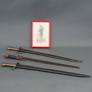 LOTE MIXTO CHINA Y FRANCIA SIGLOS XIX - XX Elaborados en metal, madera y lámina acuarelada Consta de 2 bayonetas, bastón y l...