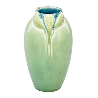 ROOKWOOD Modeled Mat vase