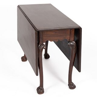 AMERICAN QUEEN ANNE MAHOGANY FALL-LEAF TABLE