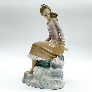 At The Sea-side 1004918 - Lladro Porcelain Figurine