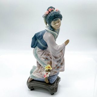 Michiko 1001447 - Lladro Porcelain Figurine