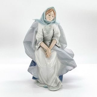 Mary 1005747 - Lladro Porcelain Figurine