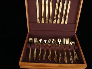NASCO GOLD TONED ROSE PATTERN FLATWARE IN SILVER CHEST