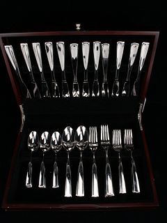ARGENT MODERN STAINLESS FLATWARE IN SILVER CHEST