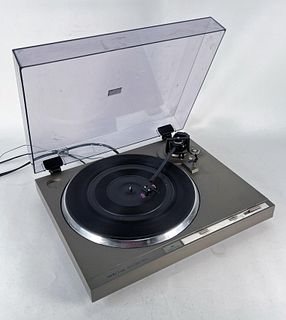PROJECT ONE STEREO TURNTABLE