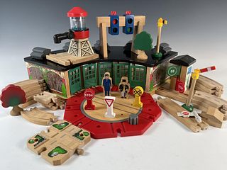THOMAS AND FRIENDS ROUND HOUSE