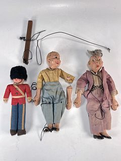 2 MARIONETTES AND BEEFEATER DOLL