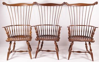Set of Three Virginia Craftsman Comb-Back Windsor Style Armchairs, late 20th Century