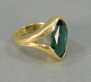18K mens ring with dark green stone, 17.9 grams.