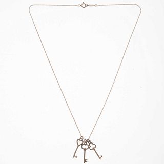 Collar y tres pendientes en plata .925 de la firma Tiffany & Co. Peso: 2.9 g.