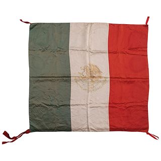 Bandera de México. México, ca., 1920 - 1930. Satín, 90 x 80 cm.