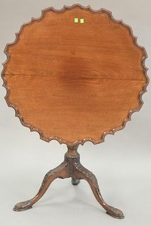 Georgian mahogany piecrust tip table with carved base, 18th century. dia. 32in.