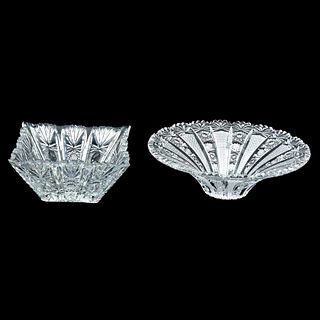 CENTROS DE MESA CHECOSLOVAQUIA SIGLO XX Elaborado en cristal corte punta diamante Diseño circular y cuadrado Decoración fa...