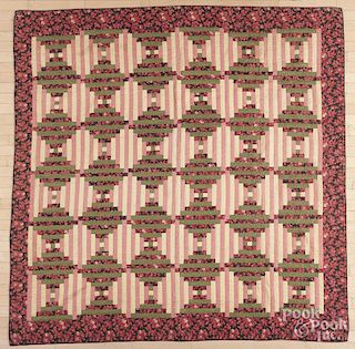 Pieced courthouse steps quilt, late 19th c., with bars verso, 79'' x 80''.