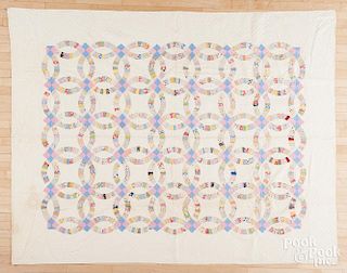 Double wedding ring quilt, early 20th c., 97'' x 77''.