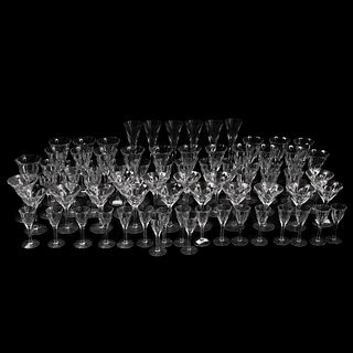 SERVICIO ABIERTO DE COPAS SIGLO XX Elaboradas en cristal trasparente Diseño liso Consta de 5 tamaños diferentes Detalles d...