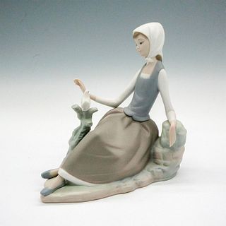 Shepherdess With Dove 1014660 - Lladro Porcelain Figurine