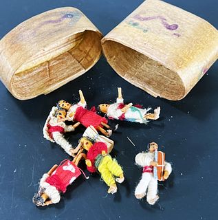 LOT OF MEXICAN WORRY DOLLS IN WOODEN BOX
