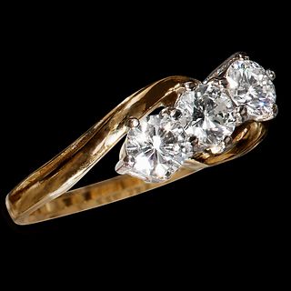 DIAMOND 3-STONE TWIST RING