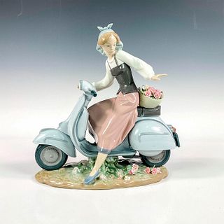 Scooting 1005143 - Lladro Porcelain Figurine