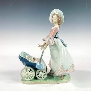 Sister's Pride 1005878 - Lladro Porcelain Figurine