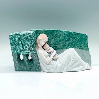 A Tender Caress 1008436 - Lladro Porcelain Figurine