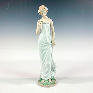 Beautiful Gloria 1008429 - Lladro Porcelain Figurine