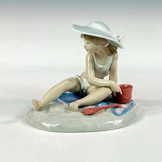 Sandcastles 1005488 - Lladro Porcelain Figurine