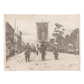 Archivo Casasola. Desfile del Centenario de la Independencia de México. México, 1910. Fotografía plata gelatina, 26 x 35 cm.